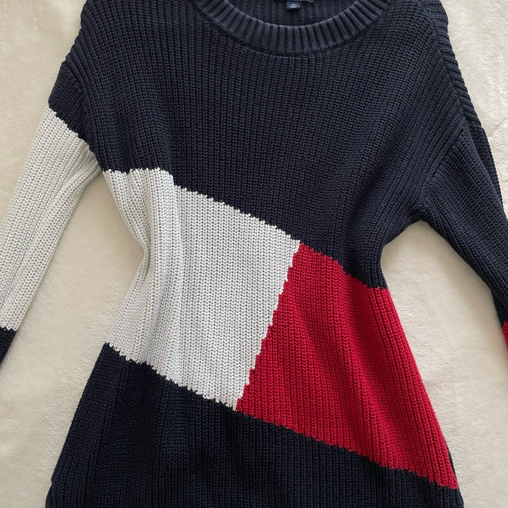 Oversized Tommy Hilfiger Sweater 🇺🇸 - Navy, White, and Red